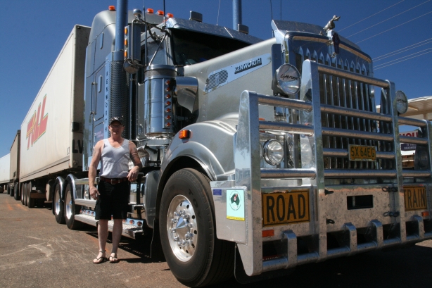 9 Roadtrain.