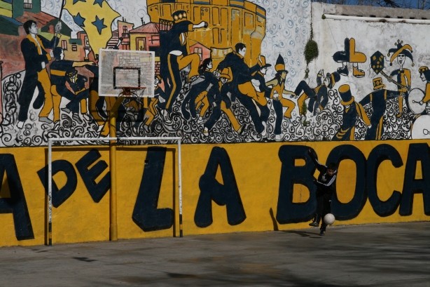 2 Kilkaset metrów stąd trenował Diego Maradona.