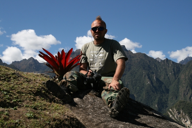 4 Tomek i jeden z fotografowanych przez niego okazów. Tym razem flora, nie fauna, ale entuzjazm ten sam.